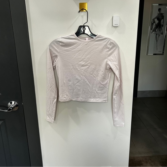 Skims Women’s New Vintage Cropped Long Sleeve in Baby Pink Size XS - Picture 3 of 6